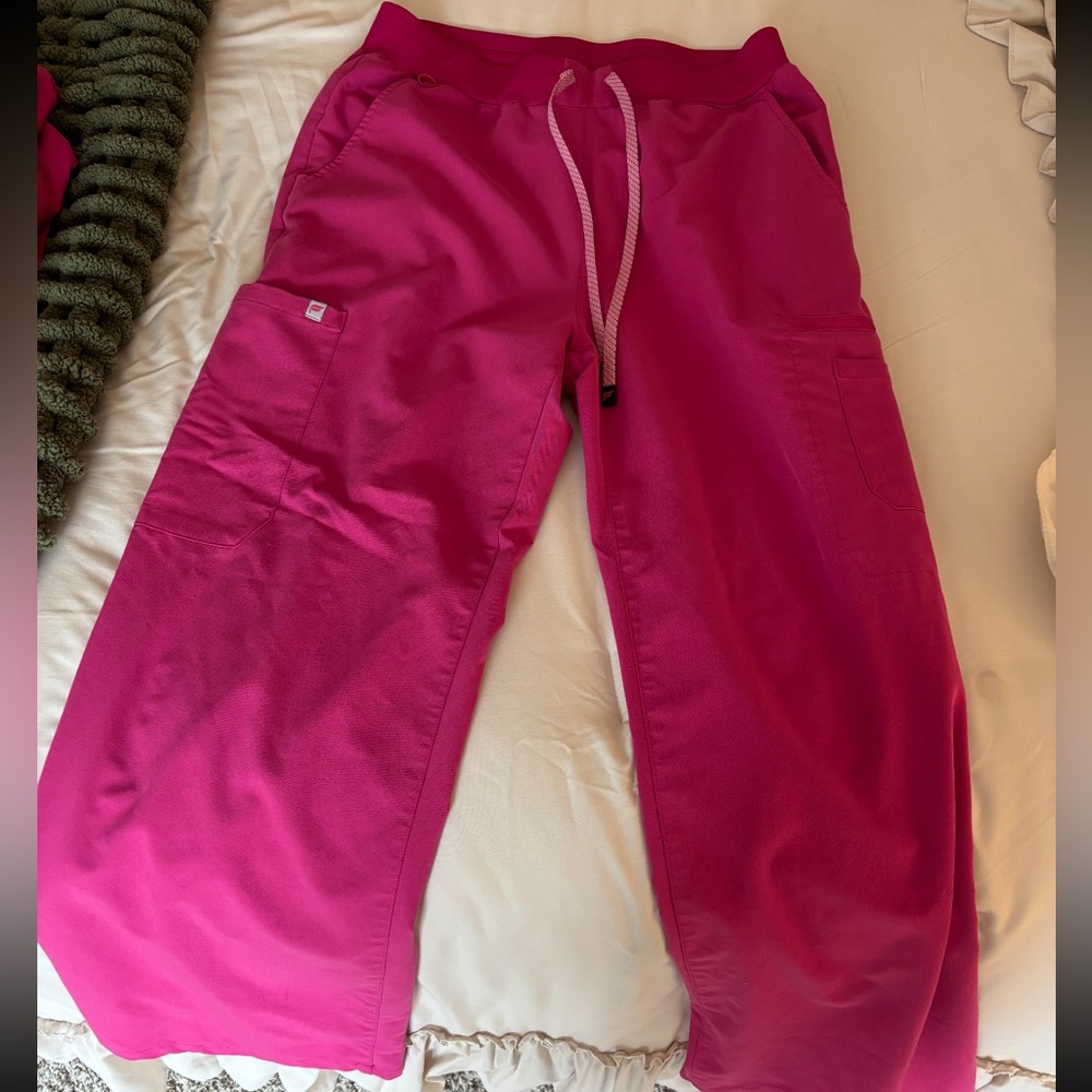 Women’s fabletics scrub bottoms size large
